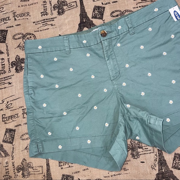 Old Navy NWT! Everyday Short Green Daisy  Embroidery Short Size 14 - Picture 3 of 11